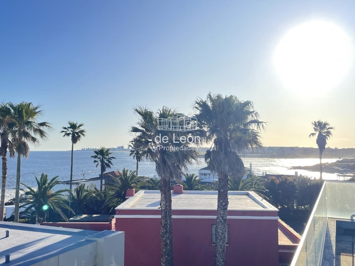 CASA EN VENTA EN LA BARRA A POCOS METROS DE LA PLAYA 5 DORMITORIOS