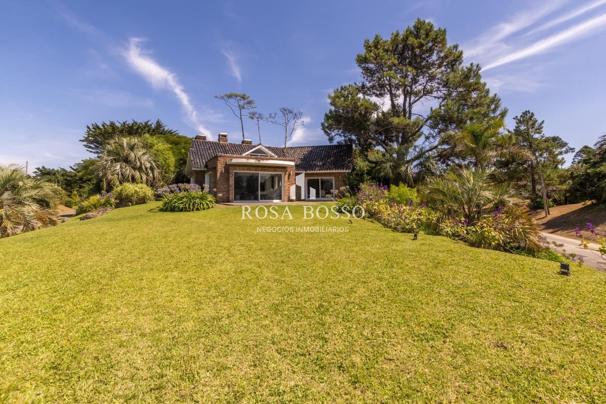 Venta Casa 8 dormitorios Playa Mansa Punta del Este