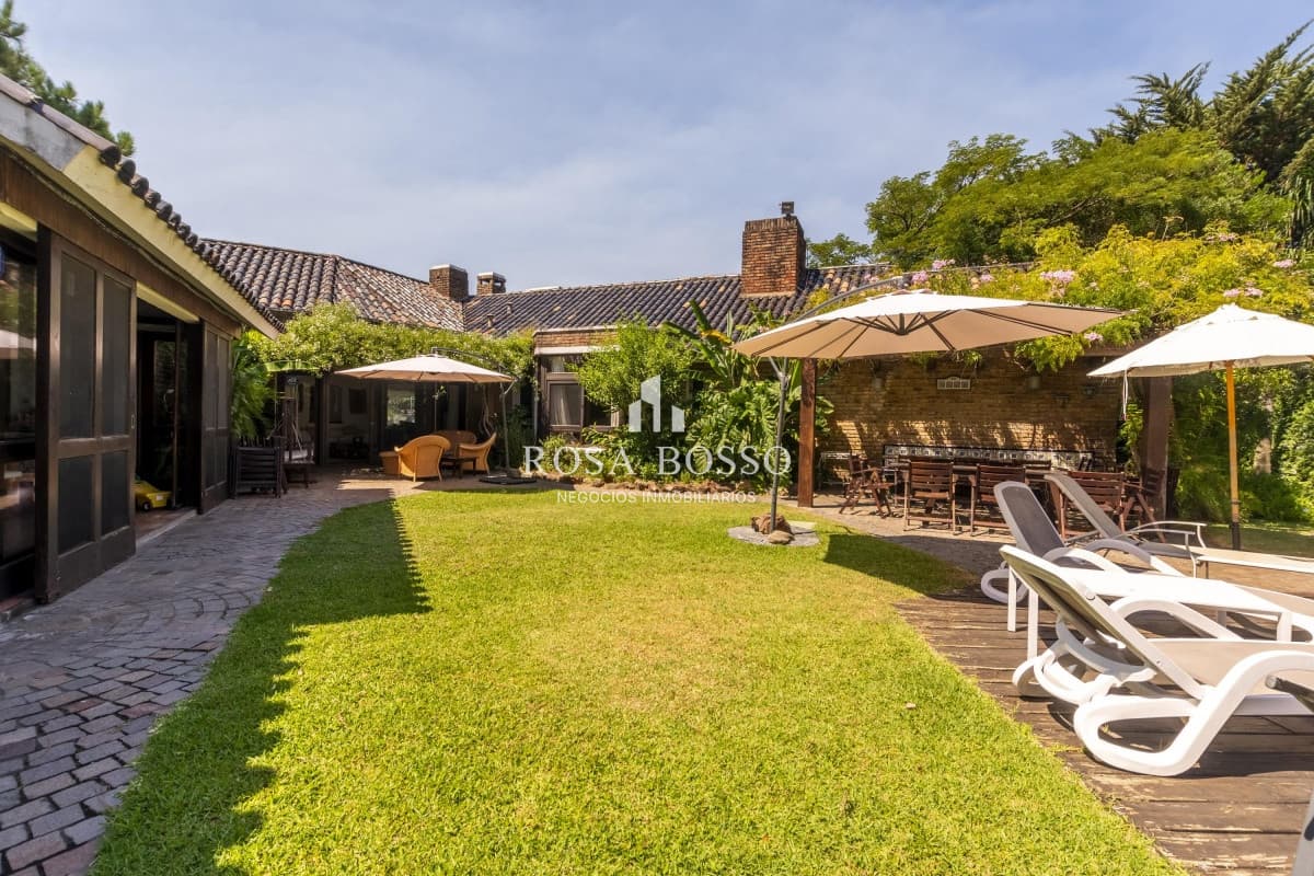 Venta Casa 8 dormitorios Playa Mansa Punta del Este