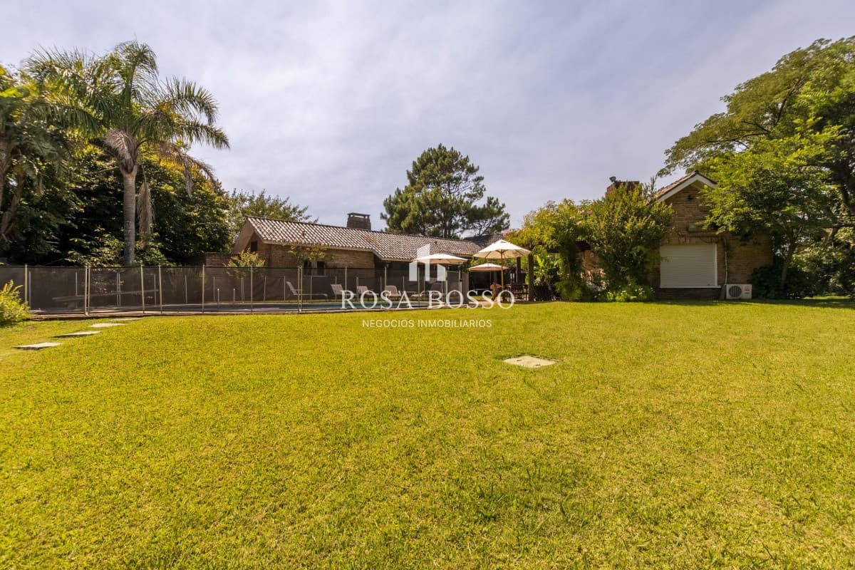 Venta Casa 8 dormitorios Playa Mansa Punta del Este