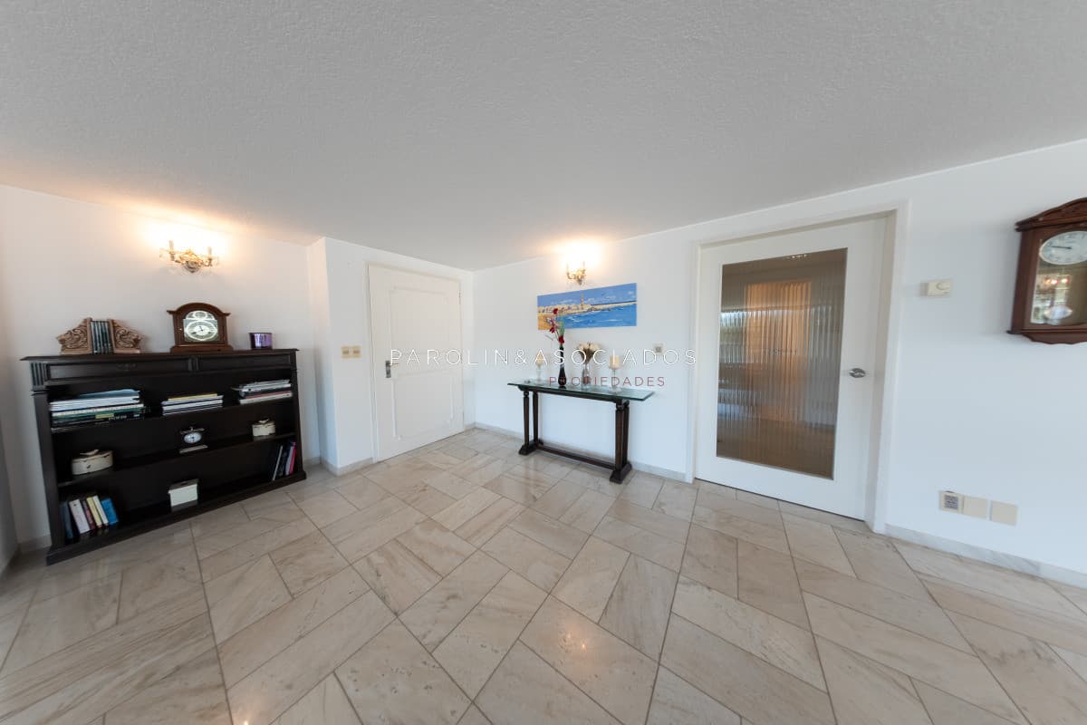 Apartamento en venta de 3 dormitorios en Gate, Punta del Este.