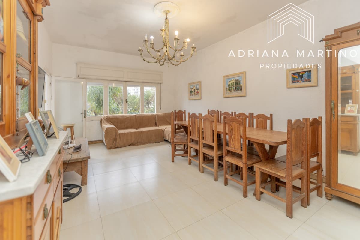 Amplio apartamento en venta – Península, Punta del Este
