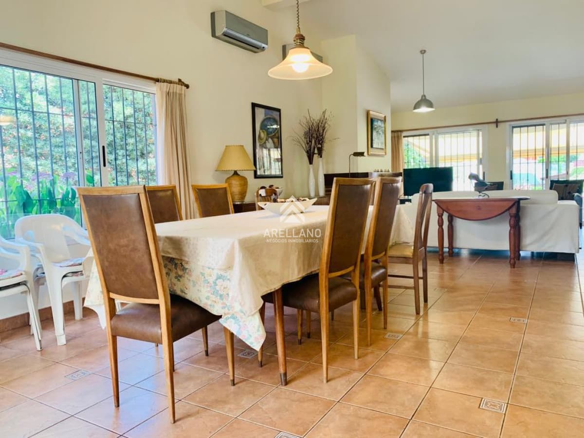 Casa ID.2669 - Casa en Playa Mansa 4 dormitorios cerca del mar
