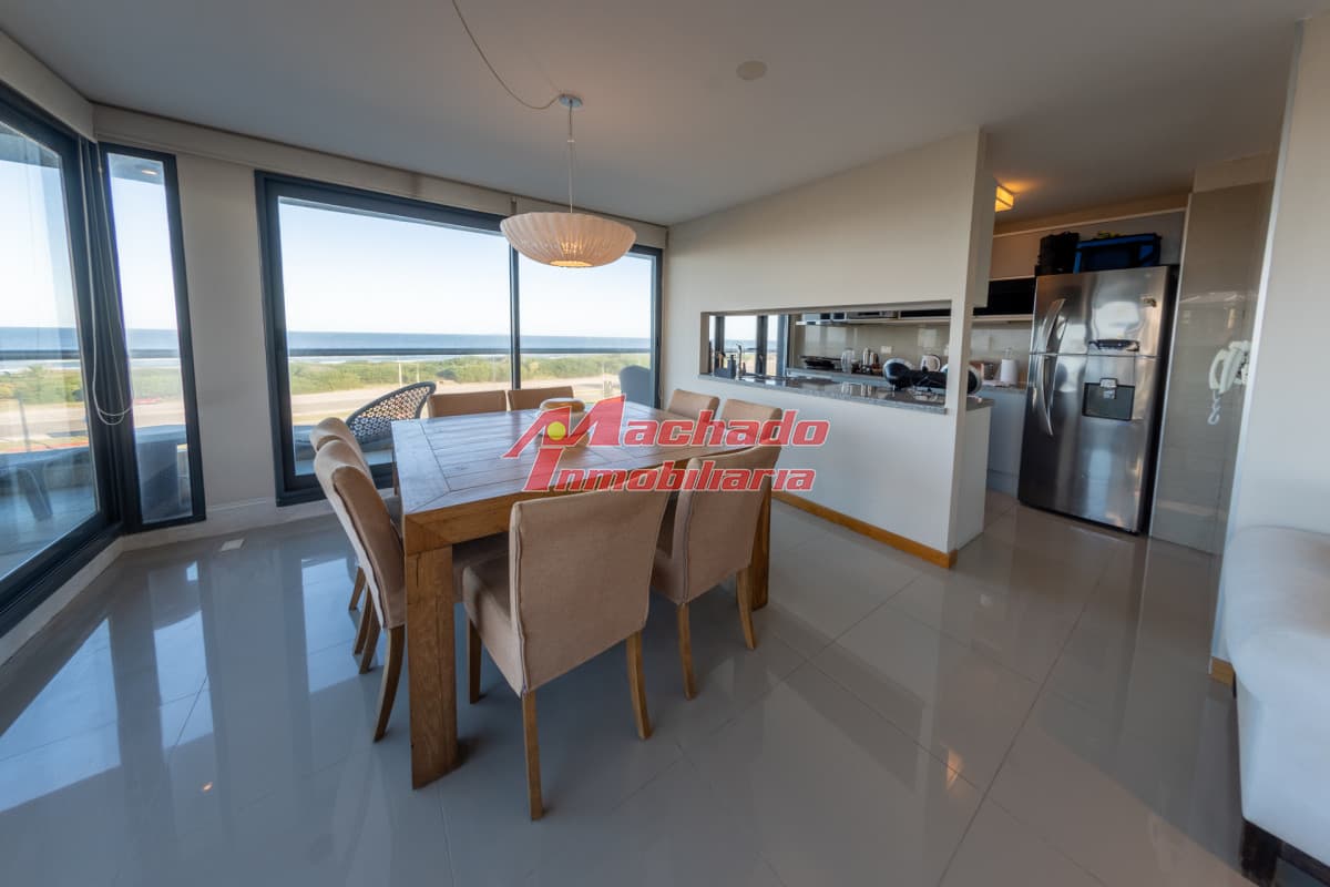 Pent house sobre playa brava
