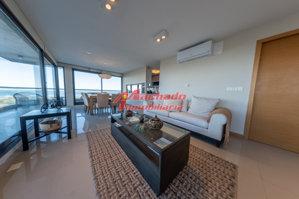 Pent house sobre playa brava
