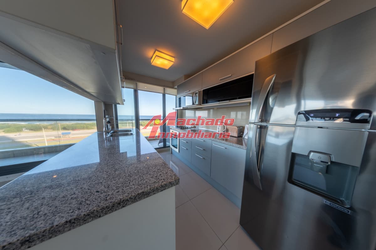 Pent house sobre playa brava