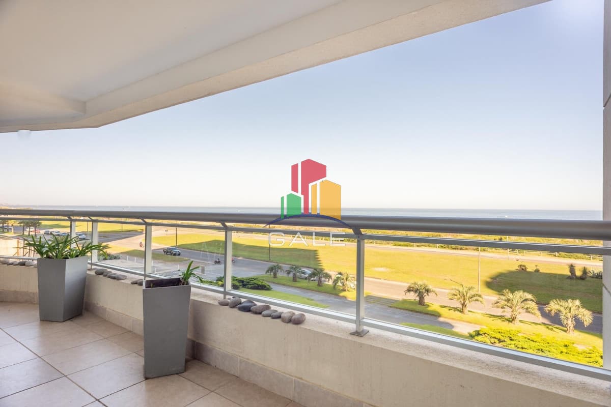 Gale Propiedades & Escribanía Apartamento ID.1897 - Venta hermoso apartamento 3 suites y dependencia Vista al mar Servicios