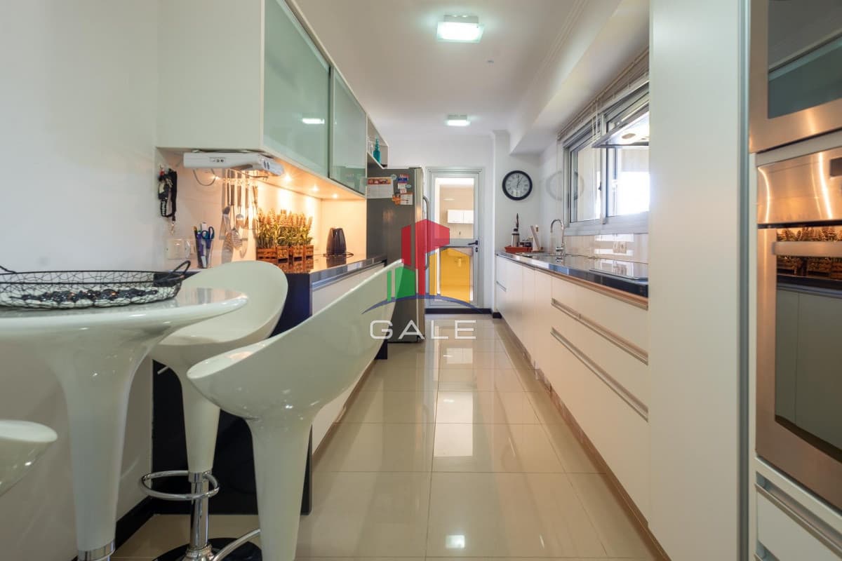 Gale Propiedades & Escribanía Apartamento ID.1896 - Venta apartamento 3 dormitorios en suite mas dependencia Punta del Este Playa Brava vista al mar