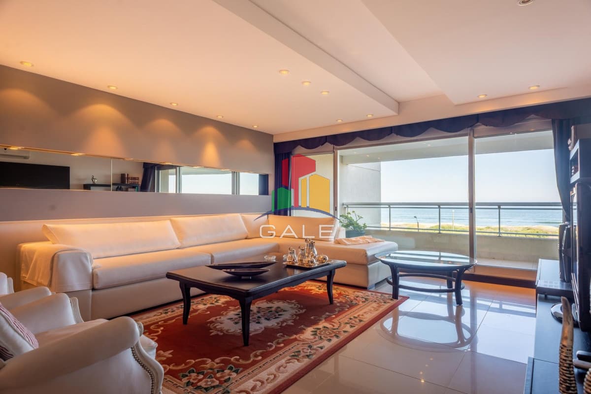 Gale Propiedades & Escribanía Apartamento ID.1896 - Venta apartamento 3 dormitorios en suite mas dependencia Punta del Este Playa Brava vista al mar
