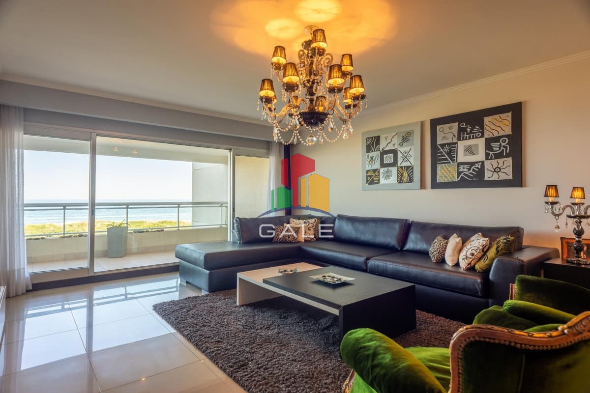 Gale Propiedades & Escribanía Apartamento ID.1897 - Venta hermoso apartamento 3 suites y dependencia Vista al mar Servicios