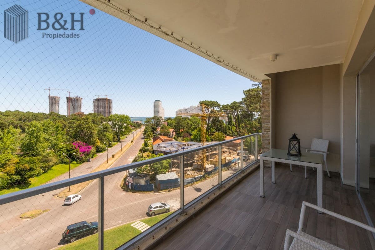 Venta Departamento Penthouse 3 dormitorios Playa Mansa Punta del Este