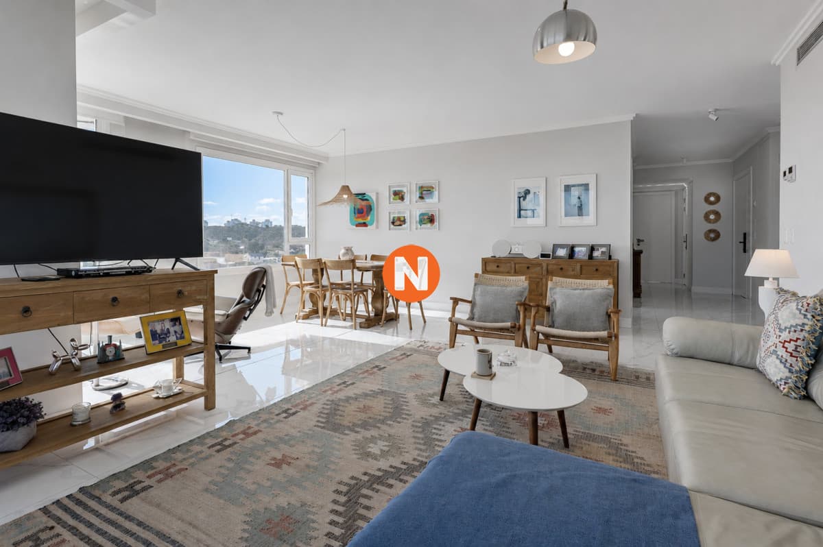 Apartamento en primera linea de Playa Mansa edificio de gran ...