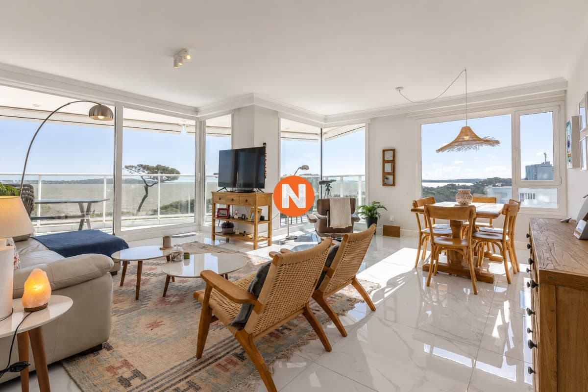Apartamento en primera linea de Playa Mansa edificio de gran ...