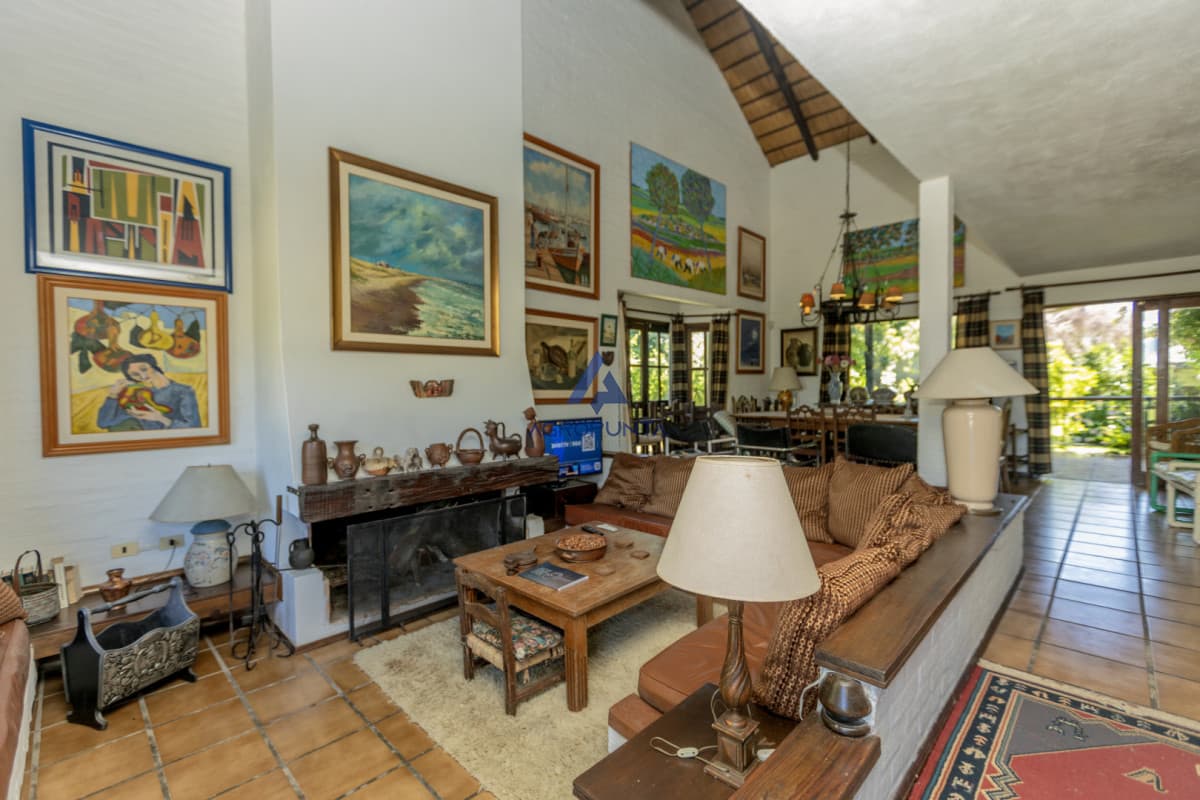 Casa en venta - Pinares - 4 dormitorios - 150mts del mar!