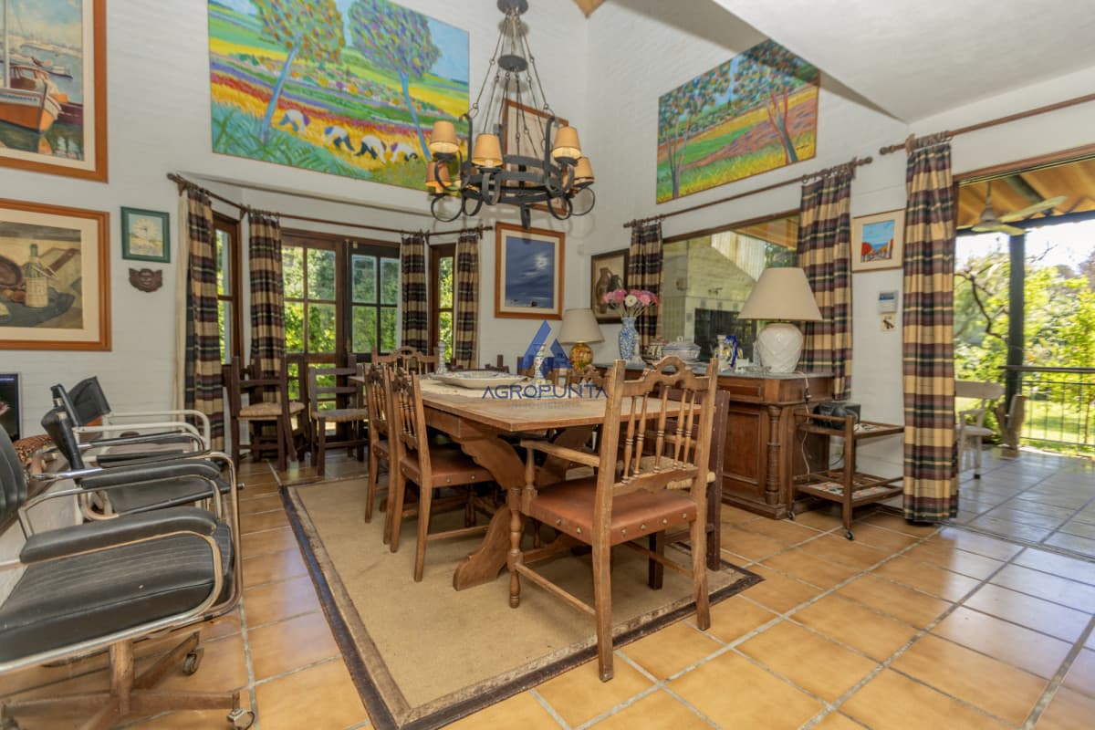Casa en venta - Pinares - 4 dormitorios - 150mts del mar!