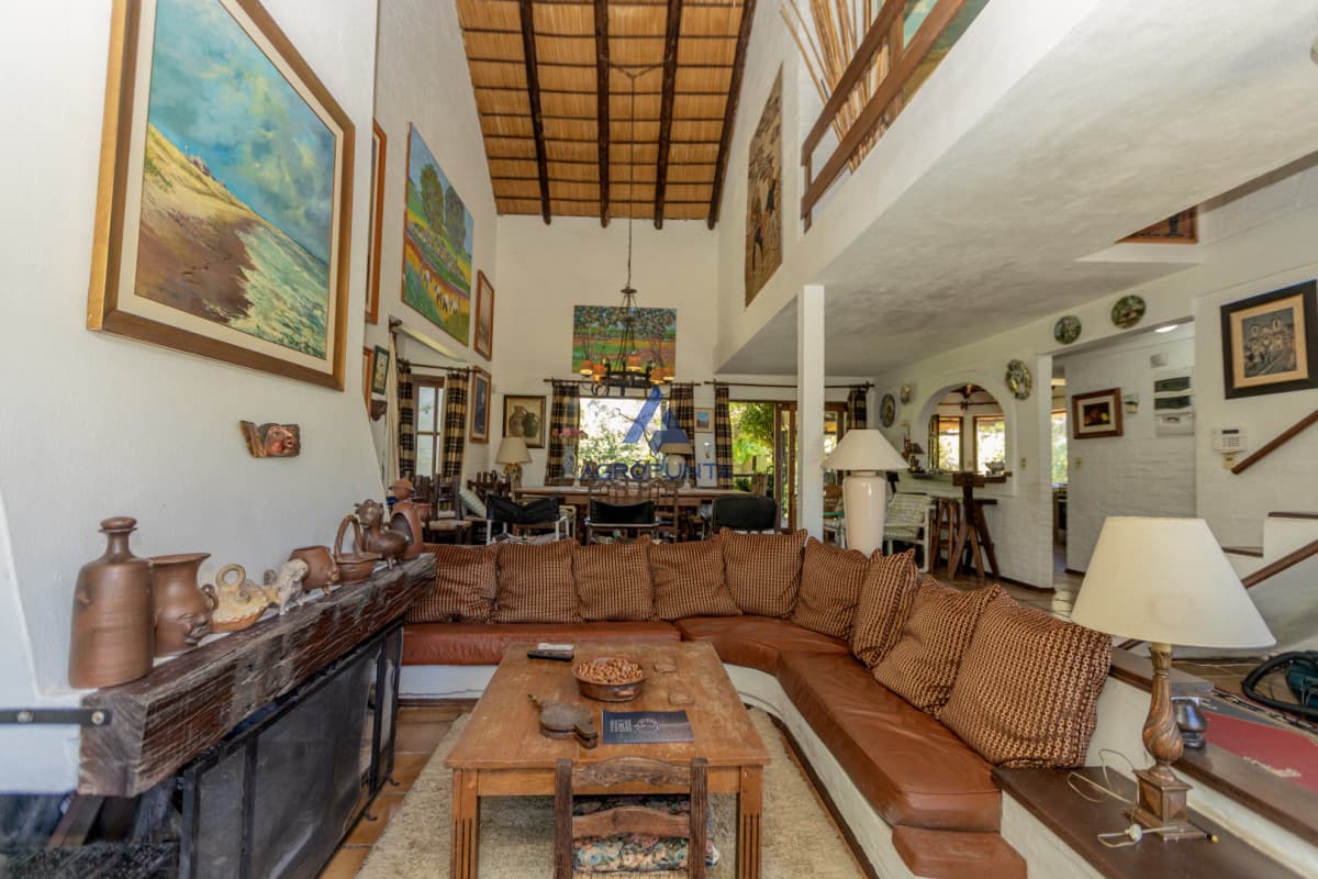 Casa en venta - Pinares - 4 dormitorios - 150mts del mar!