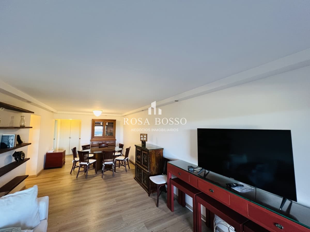 Venta de Apartamento en Primera Linea Playa Mansa-Punta del Este.