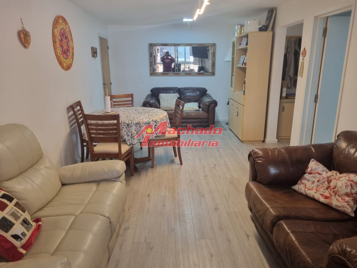 Venta de Apartamento de 2 dormitorios en Primera Linea Mansa.
