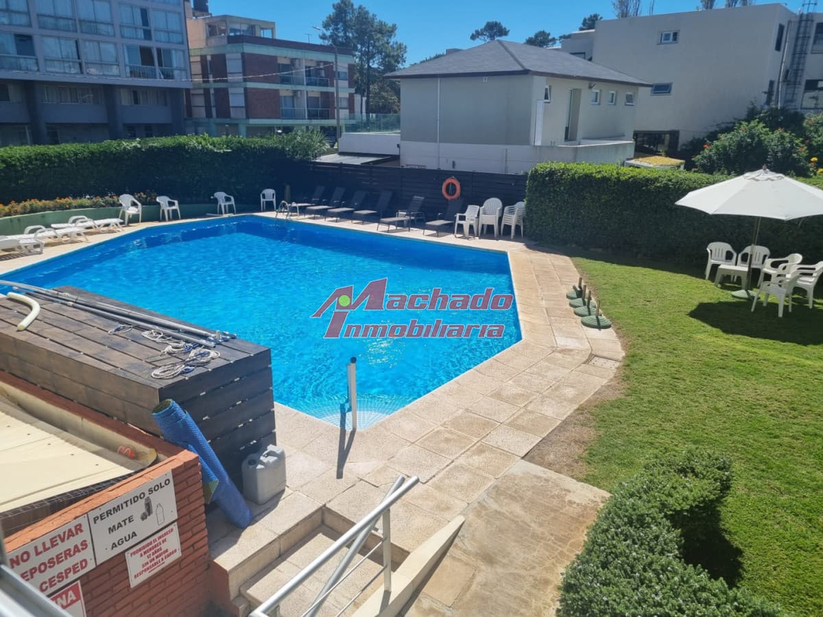 Venta de Apartamento de 2 dormitorios en Primera Linea Mansa.