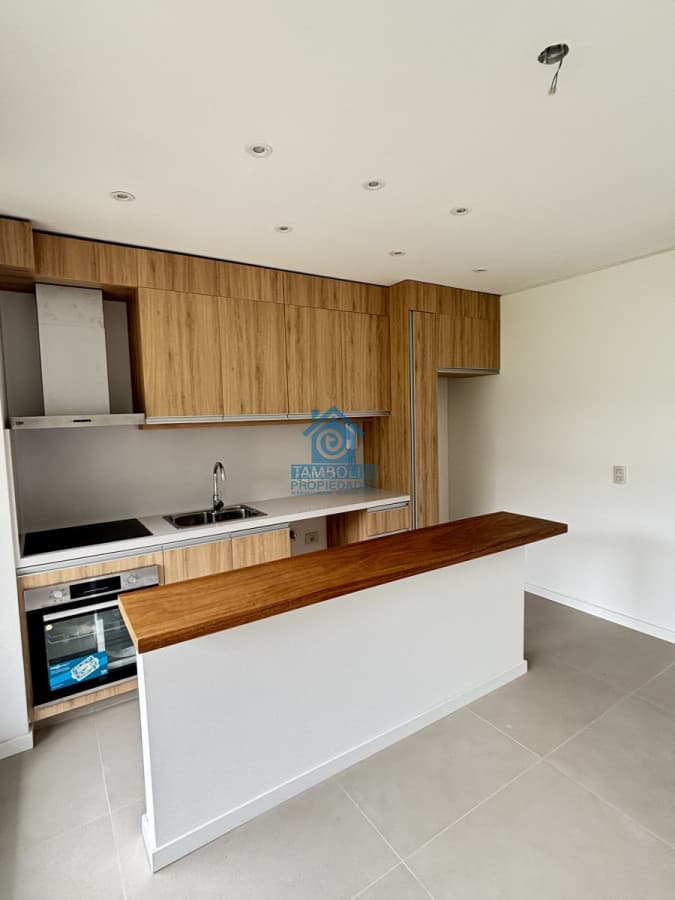 Departamento en venta y alquiler anual Punta del Este   -