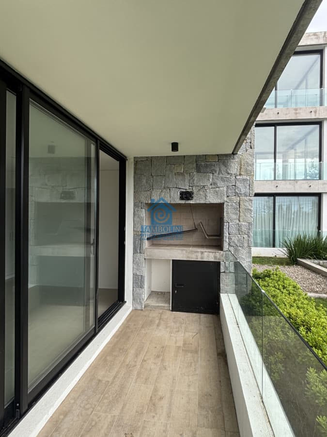 Departamento en venta y alquiler anual Punta del Este   -