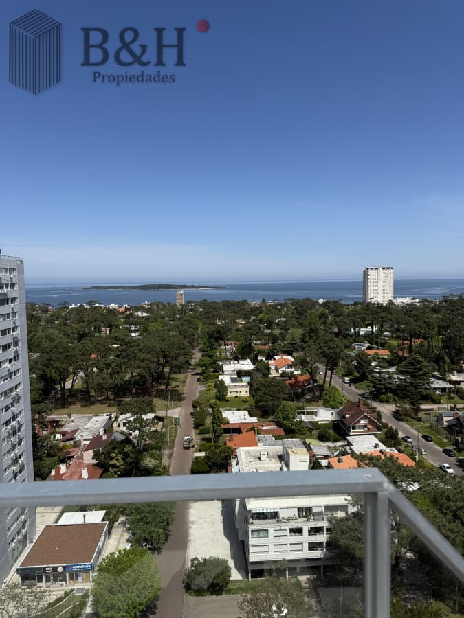 En venta y Alquiler departamento de 3 dormitorios punta del Este