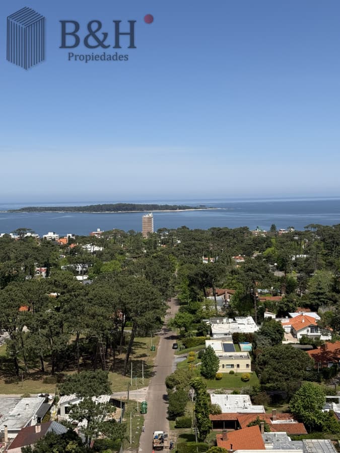 En venta y Alquiler departamento de 3 dormitorios punta del Este