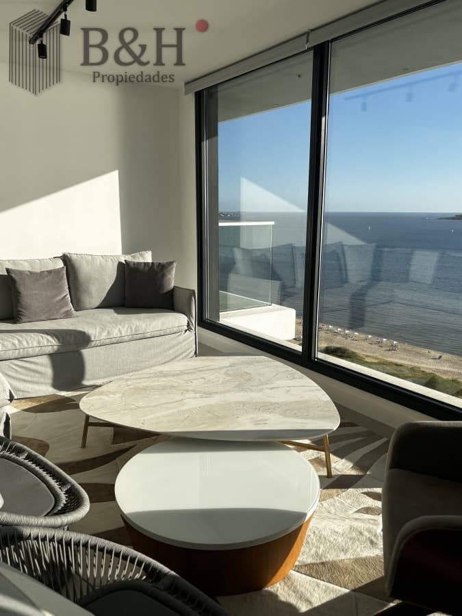 En venta departamento de 3 dormitorios Playa Mansa