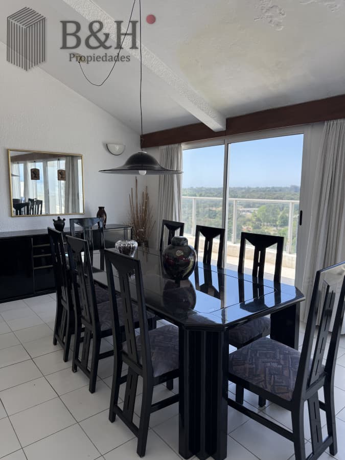 En venta y Alquiler departamento de 3 dormitorios punta del Este