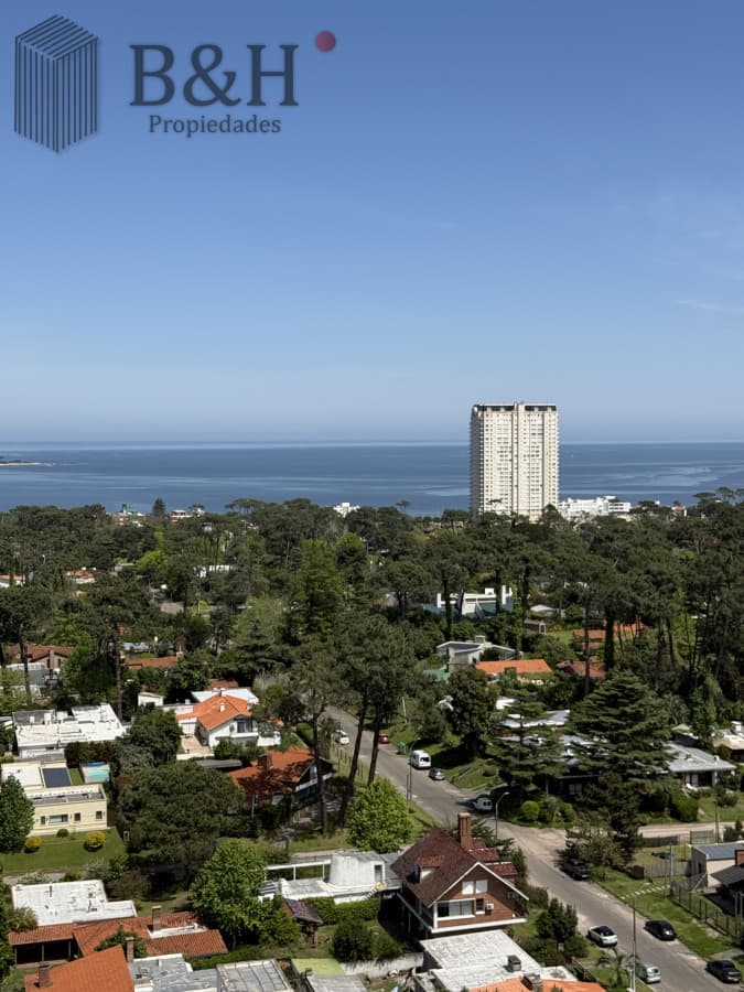 En venta y Alquiler departamento de 3 dormitorios punta del Este