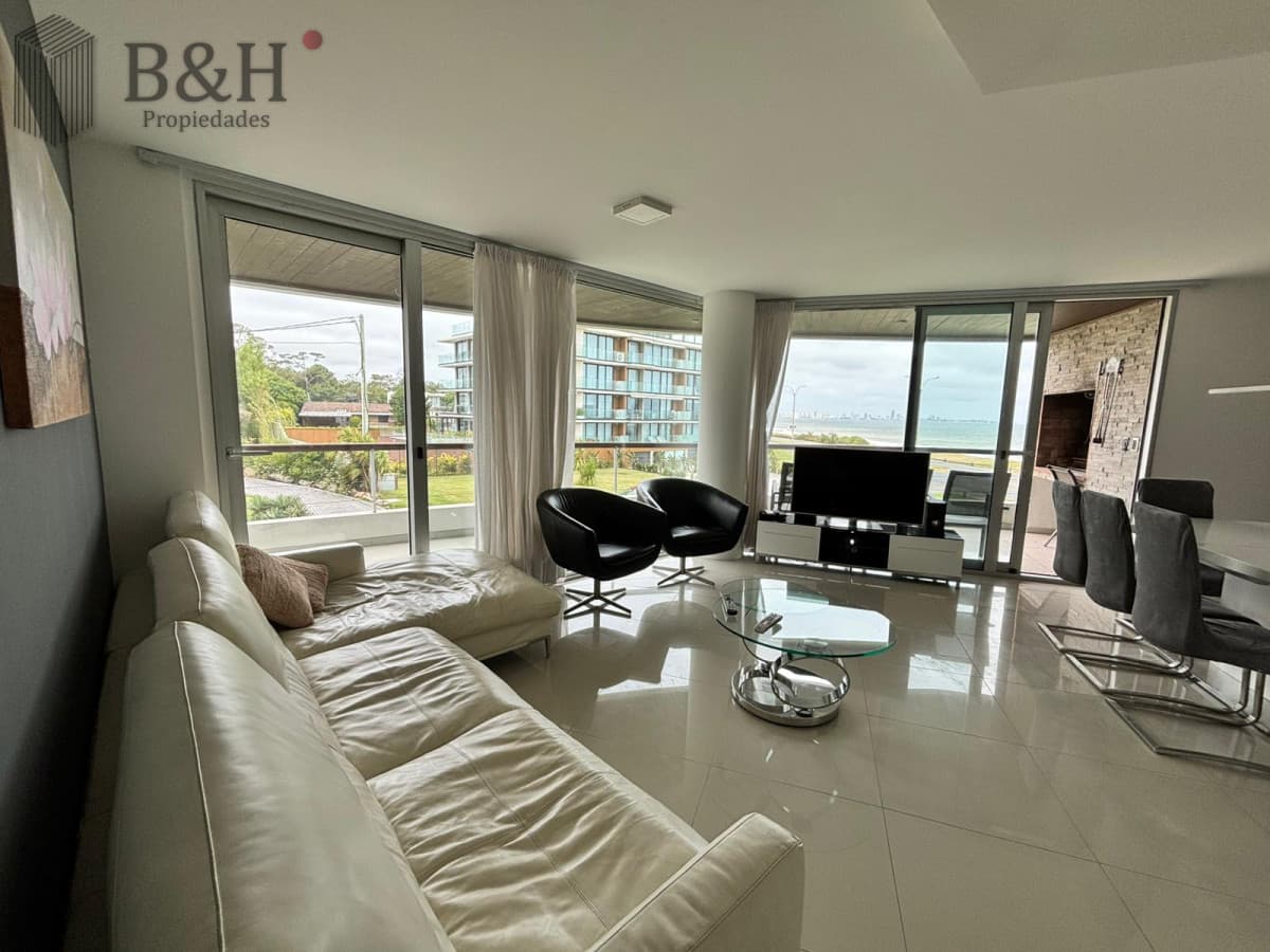 Apartamento de 3 dormitorios, primera linea Punta del Este
