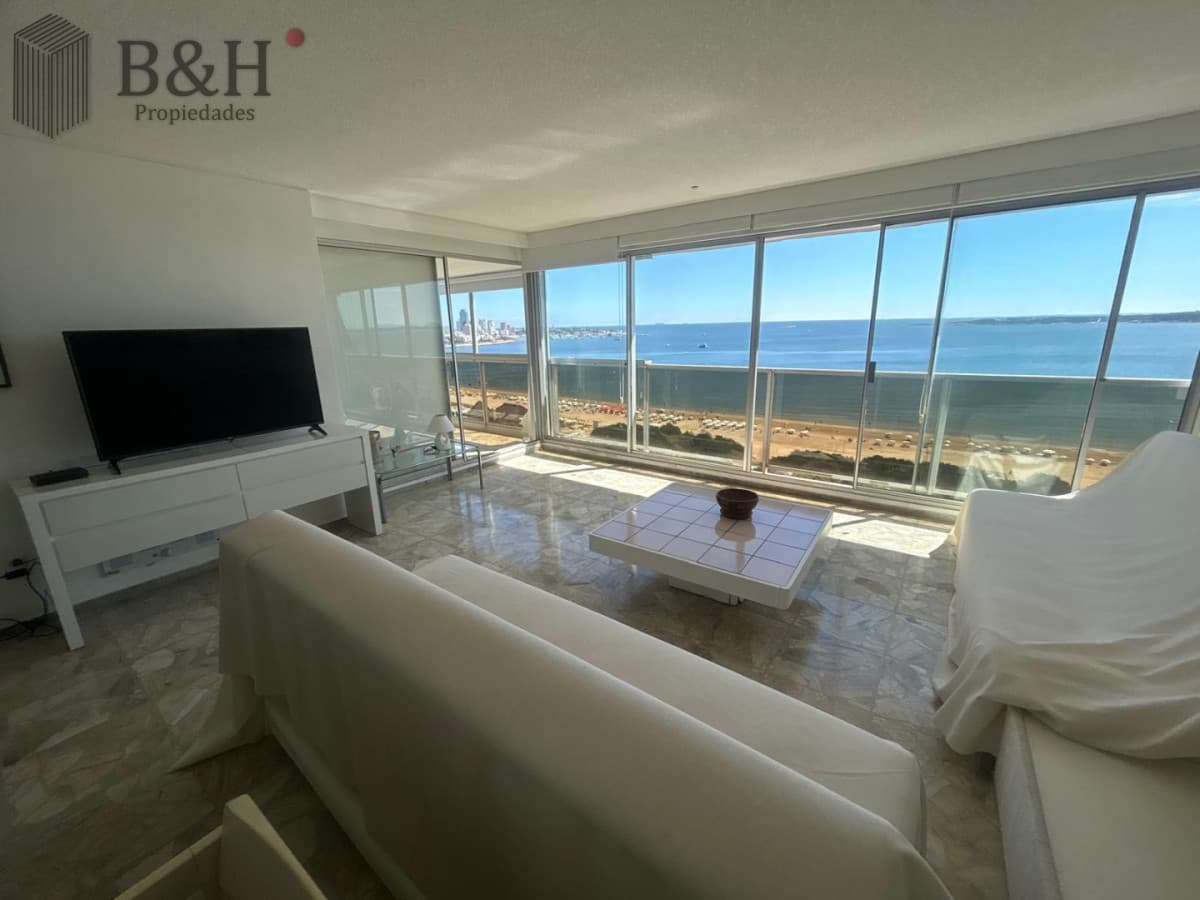 Apartamento de 3 dormitorios con vistas, en venta. Punta del Este