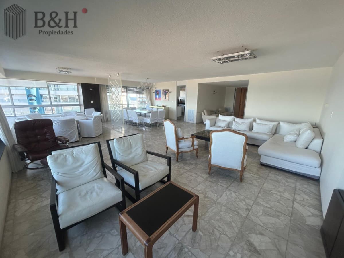 apartamento en venta 3 dormitorios más servicio en brava