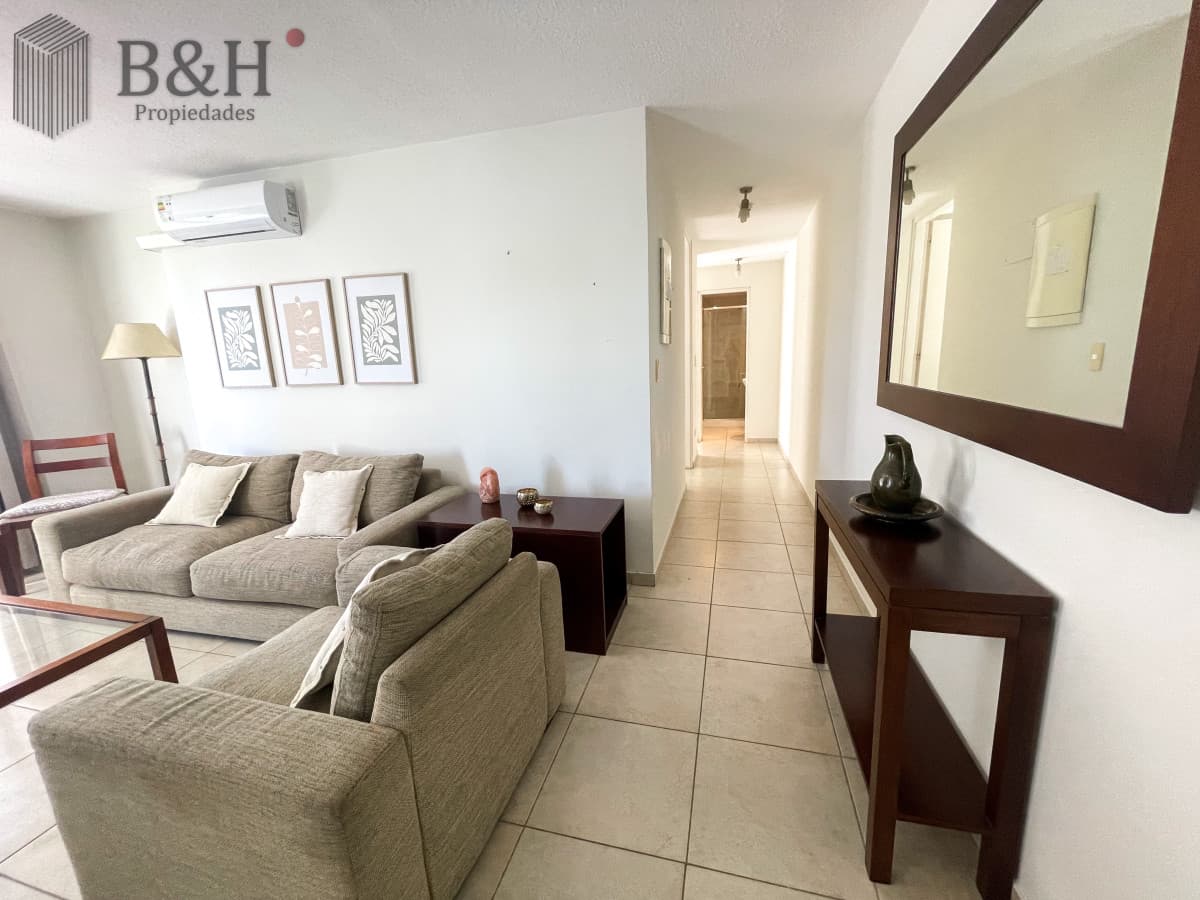 Apartamento de 2 dormitorios y 2 baños en alquiler temporal, a pasos del mar. Punta del Este