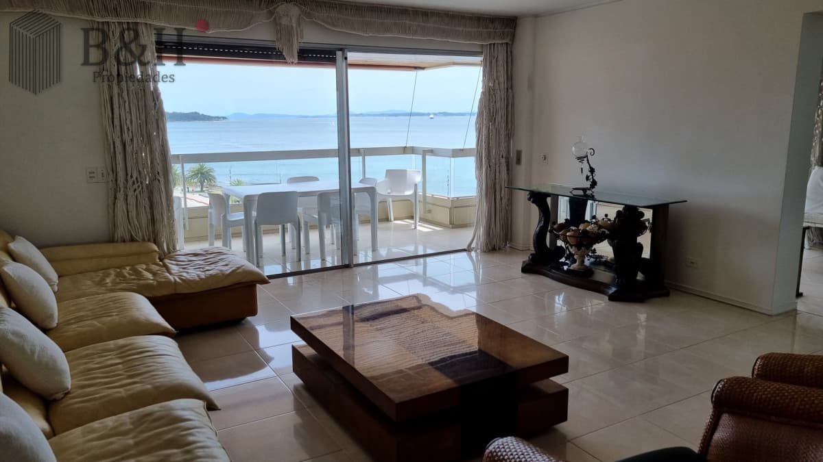Apartamento en alquiler anual mansa 5 dormitorios en suite