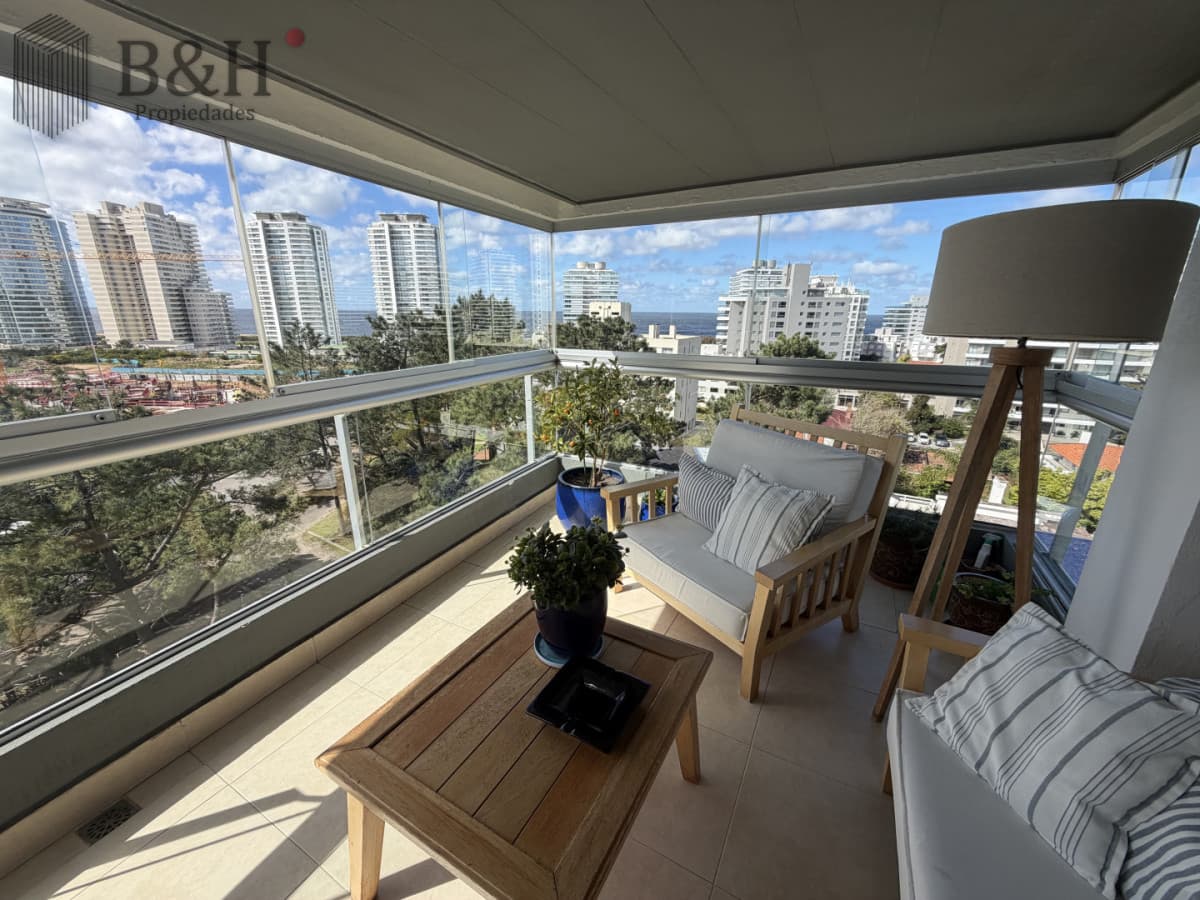 Apartamento 3 Dormitorios Avenida Roosevelt Punta del Este Cochera