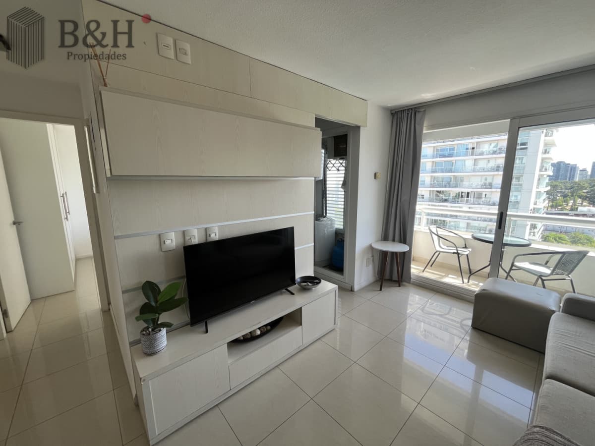 Alquiler invernal de apartamento de 1 dormitorio con cochera en zona Shopping