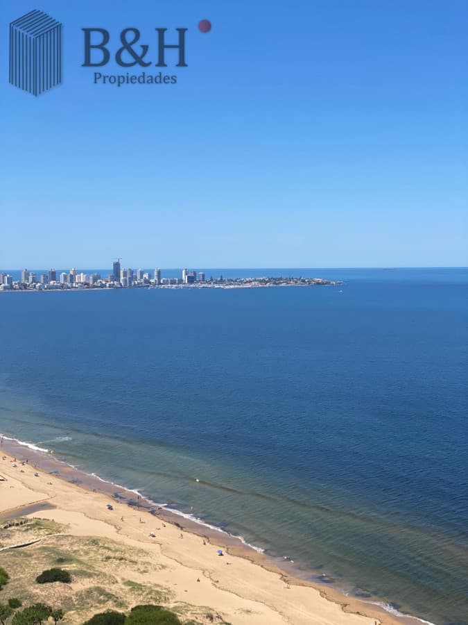 Excelente Apartamento de 3 dormitorios en Primera Linea!!!