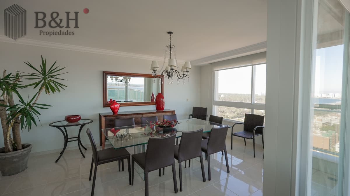 Apartamento de 3 dormitorios a la venta y en alquiler anual - Punta del Este