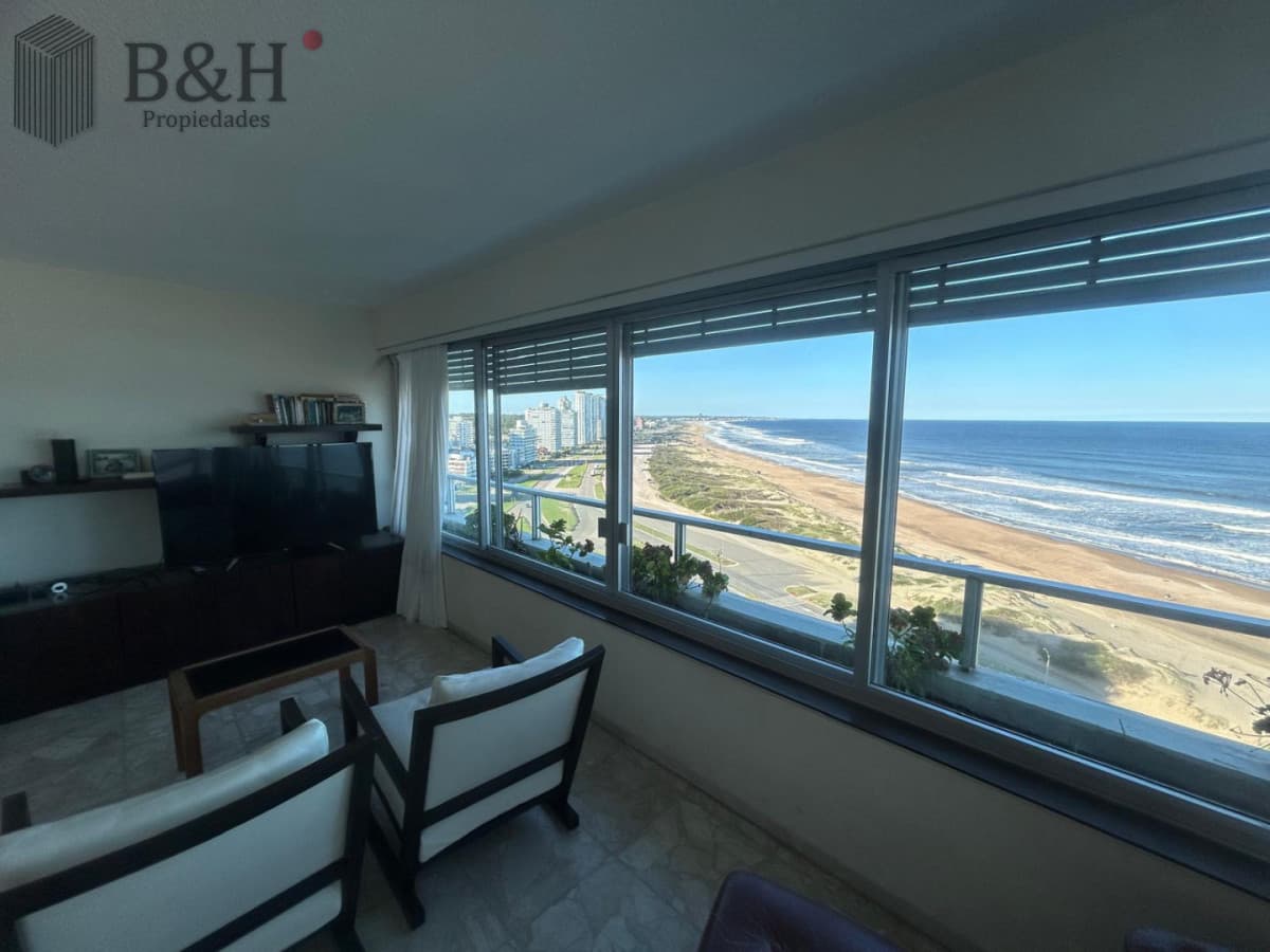 apartamento en venta 3 dormitorios más servicio en brava