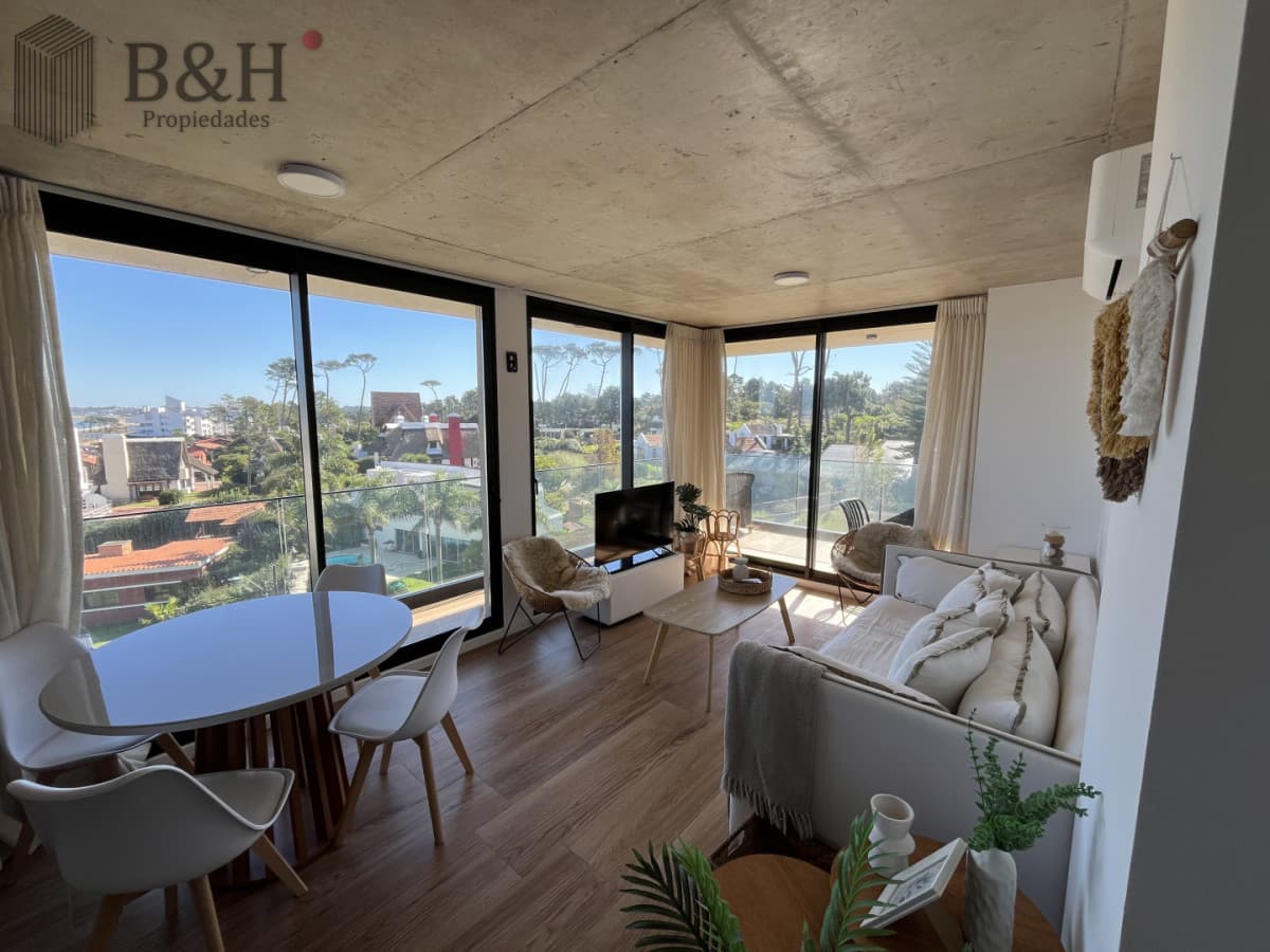 Apartamento de 2 dormitorios con vista al Mar en alquiler