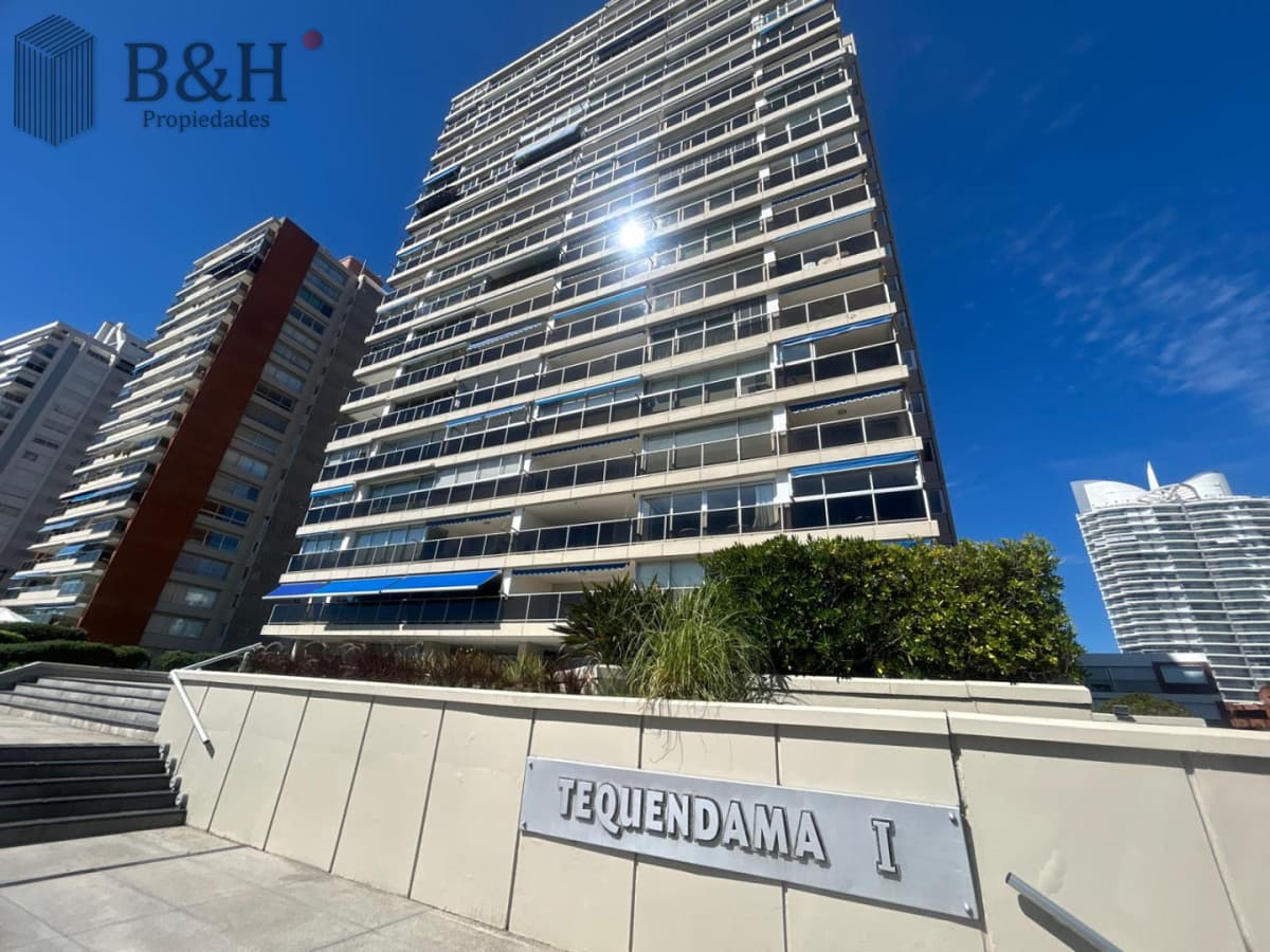 Apartamento de 3 dormitorios con vistas, en venta. Punta del Este