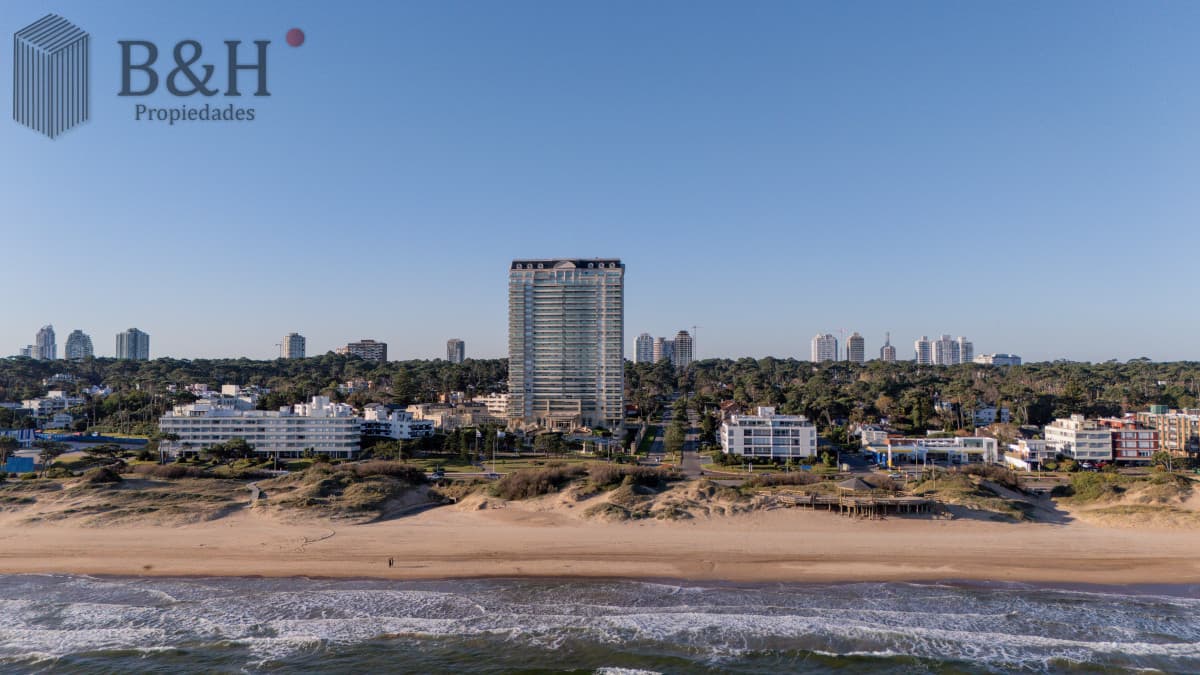 Apartamento de 3 dormitorios a la venta y en alquiler anual - Punta del Este
