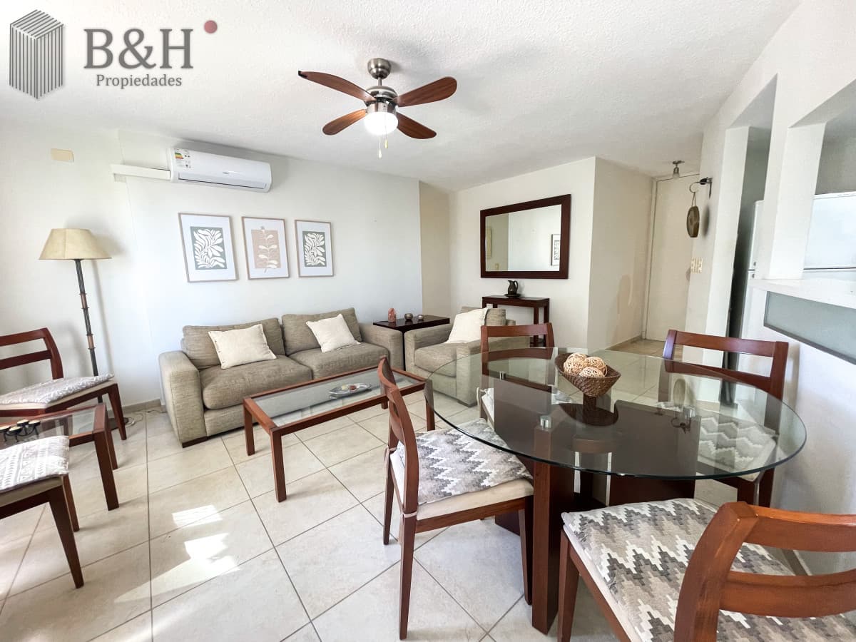 Apartamento de 2 dormitorios y 2 baños en alquiler temporal, a pasos del mar. Punta del Este