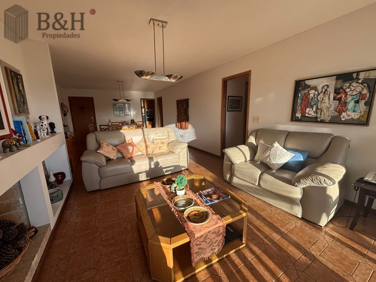 APARTAMENTO DE 3 DORMITORIOS - Roosevelt