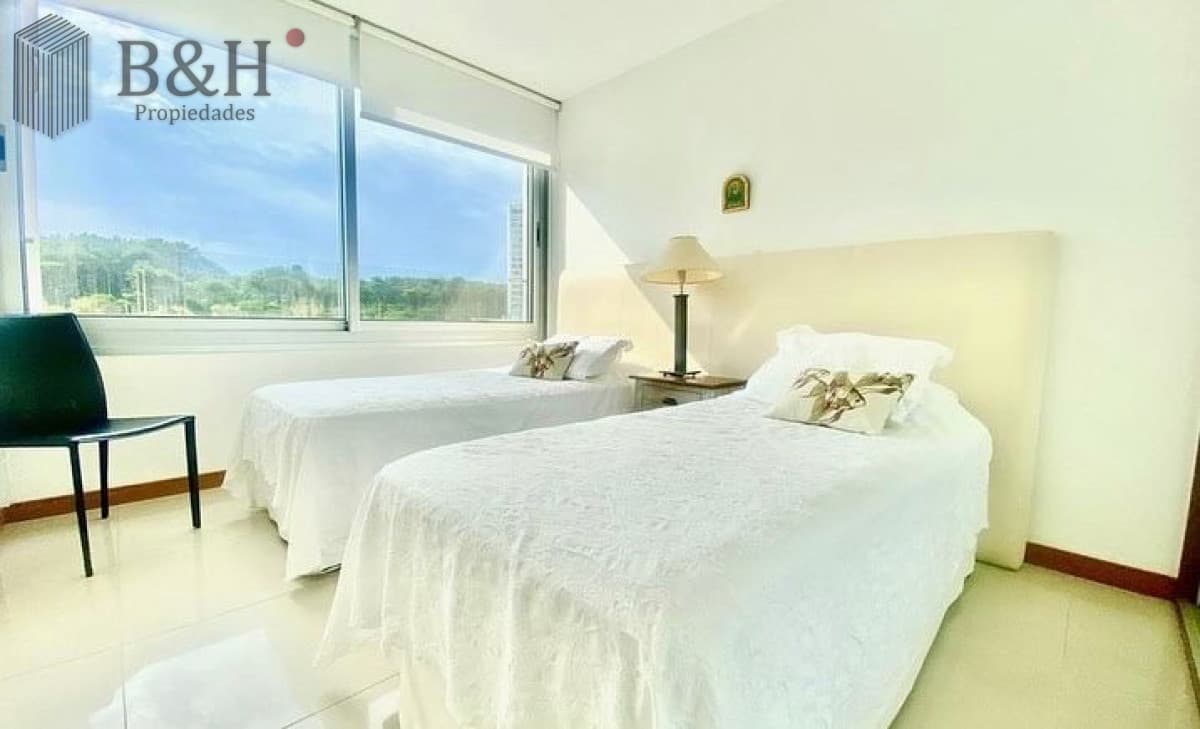 Apartamento 3 dormitorios en primera linea con vista al mar en ALQUILER ANUAL