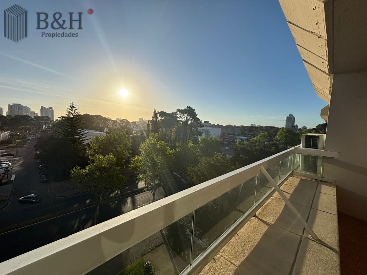 APARTAMENTO DE 3 DORMITORIOS - Roosevelt
