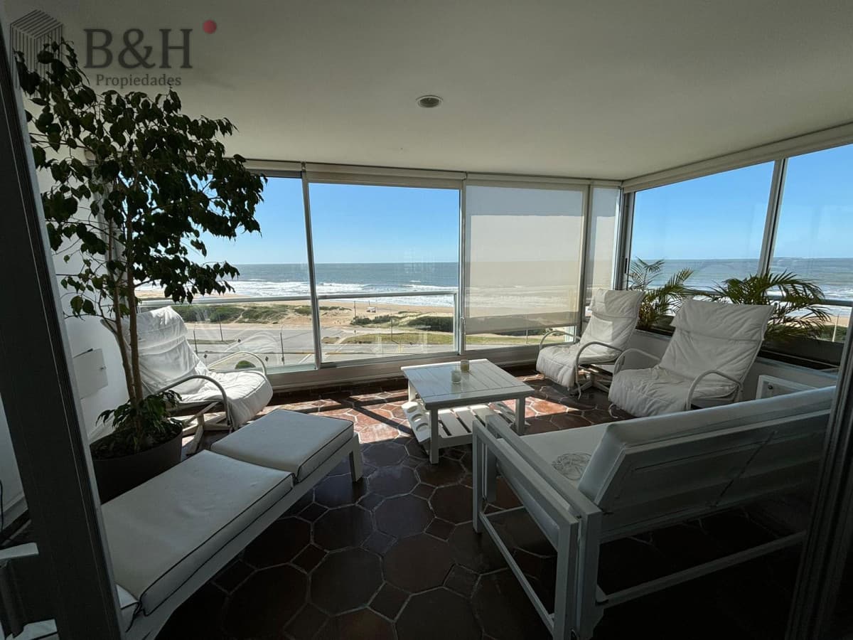 Apartamento de  4 dormitorios en venta - Punta del Este