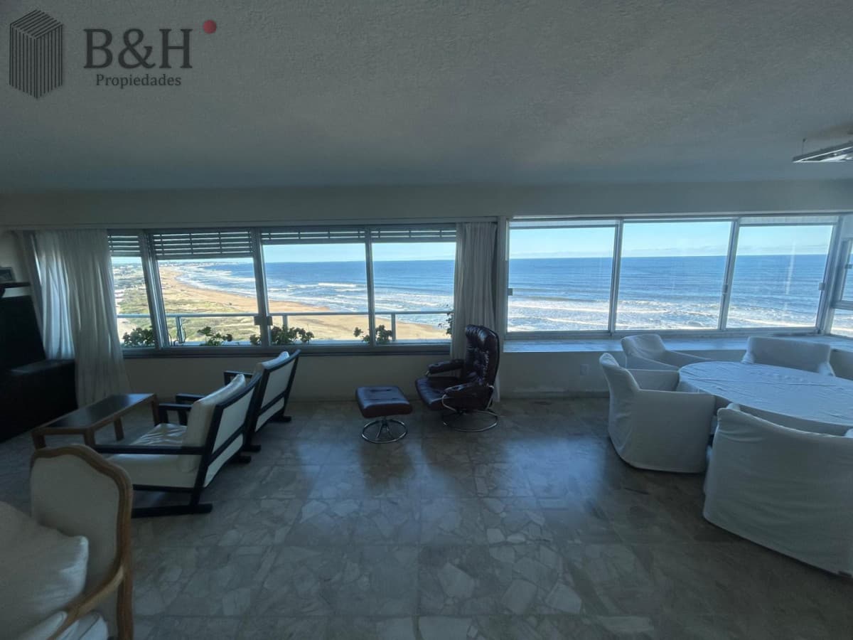apartamento en venta 3 dormitorios más servicio en brava