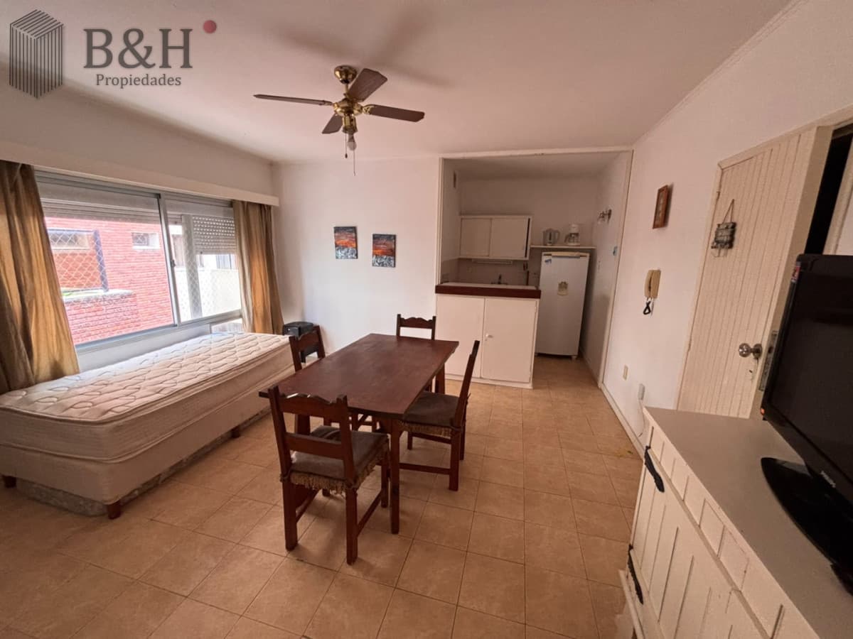 Apartamento de 1 dormitorio en ALQUILER ANUAL, PENINSULA- Punta del este